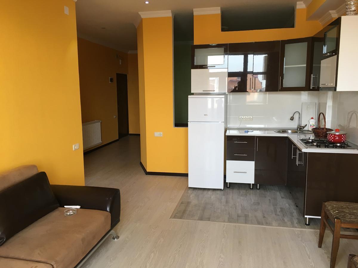 Homestay Apartment On Angisa Street Батумі Екстер'єр фото